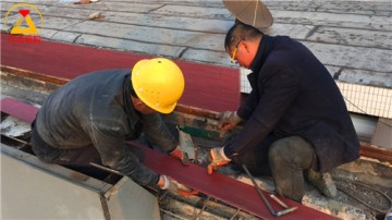 拱形屋頂放置預(yù)埋螺栓